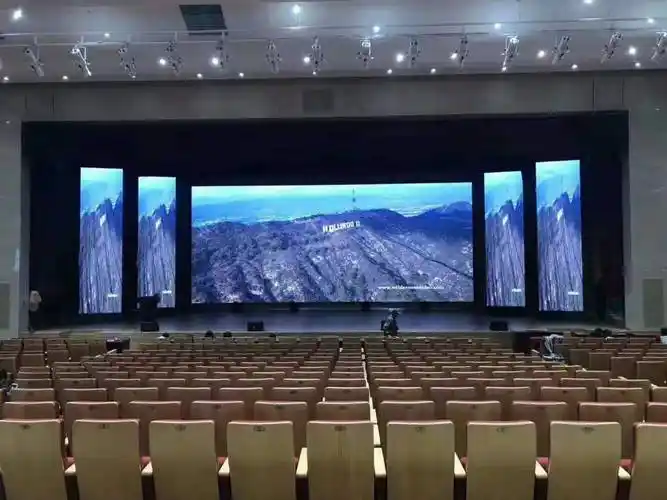 【***清室内小间距p1.25舞台屏高清全彩led屏会议显示屏图片】***清室