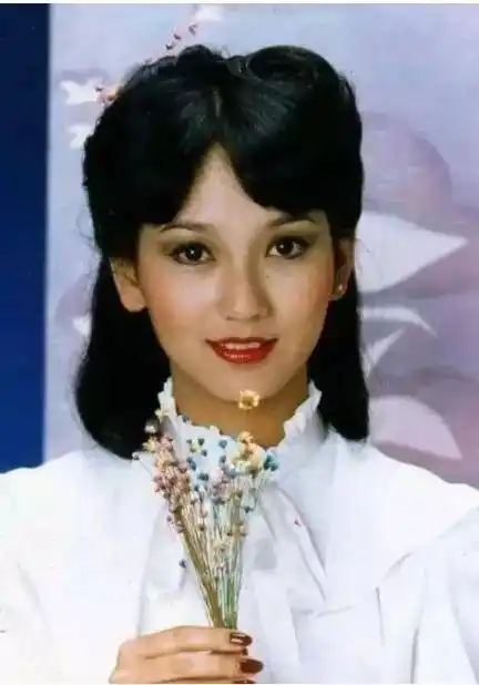 原创赵雅芝素颜照曝光不化妆的时候原来这样怪不得不敢素颜