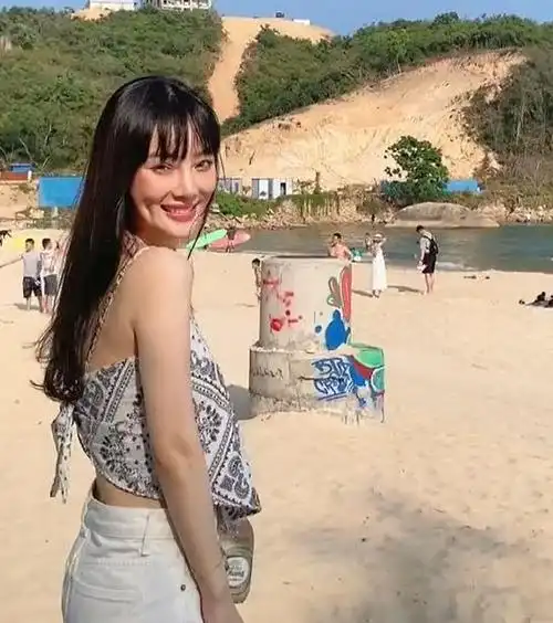 李小璐与舞伴即兴起舞气场全开粉丝催生意